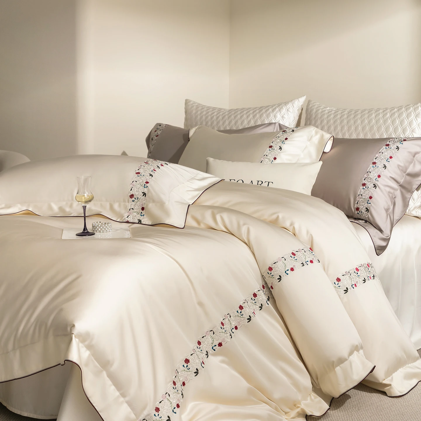 Premium 1000TC Egyptian Cotton Elegant Flowers Embroidery Luxury Bedding Set Duvet Cover Flat/Fitted Bed Sheet Pillowcases 4Pcs