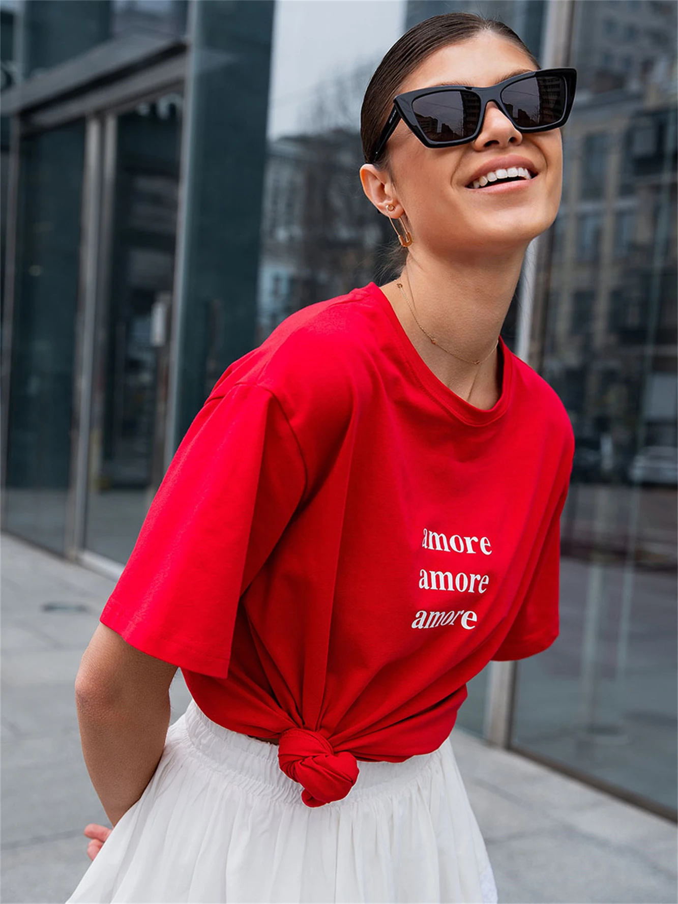 Rotes Oversize-T-Shirt mit Amore-Aufdruck Damen-T-Shirt Baumwolle Einfaches Design Sommermode-Tee Boutique Drop-Sleeve – Detail 5