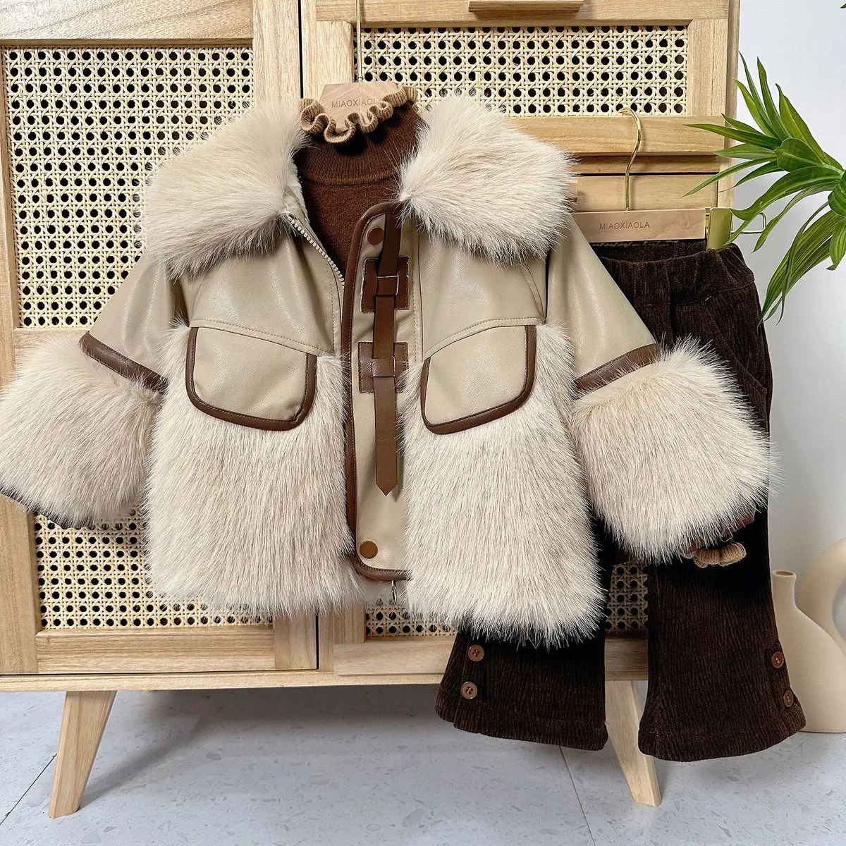 

Girls Winter Set 2024 New Fashionable Children Plush Thickened Coat Fashionable 2-piece Warmth Set for Girls