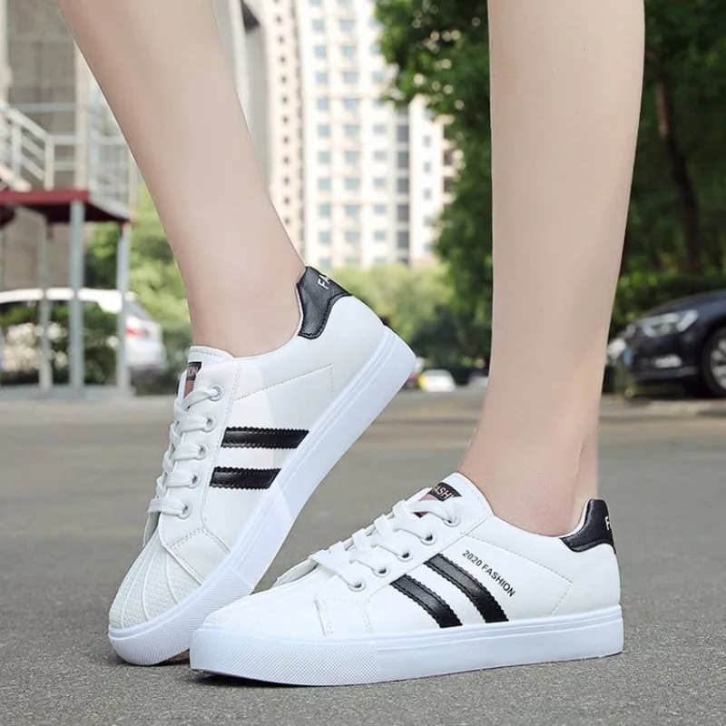 2024 New Luxury Skateboarding Shoes for Women Loafers Thick-Soled Gym Sports Womens Sneakers Tenis Feminino Zapatos Mujer