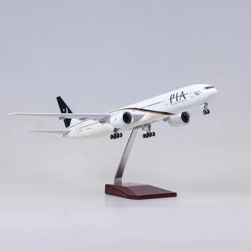 1/157 Scale 47CM B777 series Aircraft Model Pakistan Airways Die-Cast Resin Airplane with Lights and Wheels Collectible Display