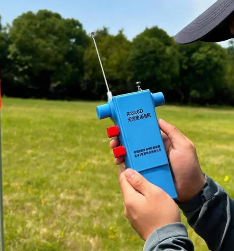 

R3500D 80m Shortwave Radio Direction Finder Portable PJ-80 Band M3.5-3.6 for Fox Hunting Orienteering Competition
