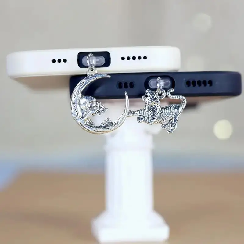 

Cute tige Type-C Dust Plug For Iphone For Samsung Universal Phone Dust Plug Decor Hanging Pendant Phone Access