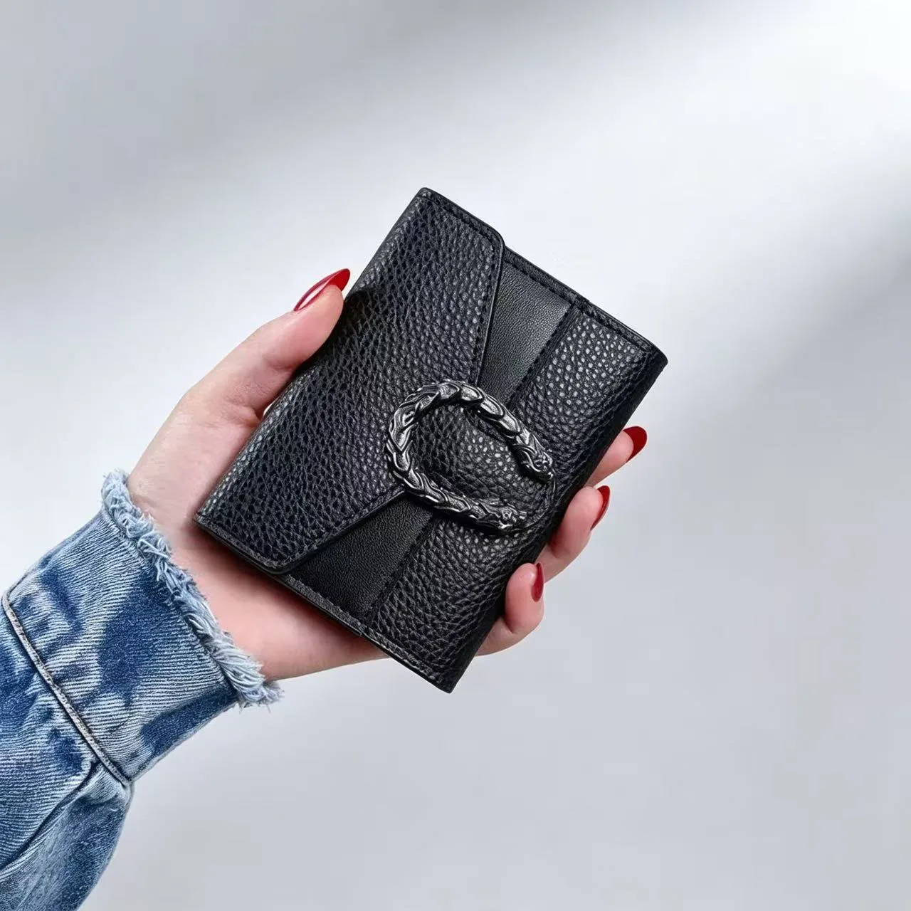 Mini Fashionable Leather Coin Purse for Women Zipper Wallet Compact Size Popular Model New Design Small Speciality Handbag