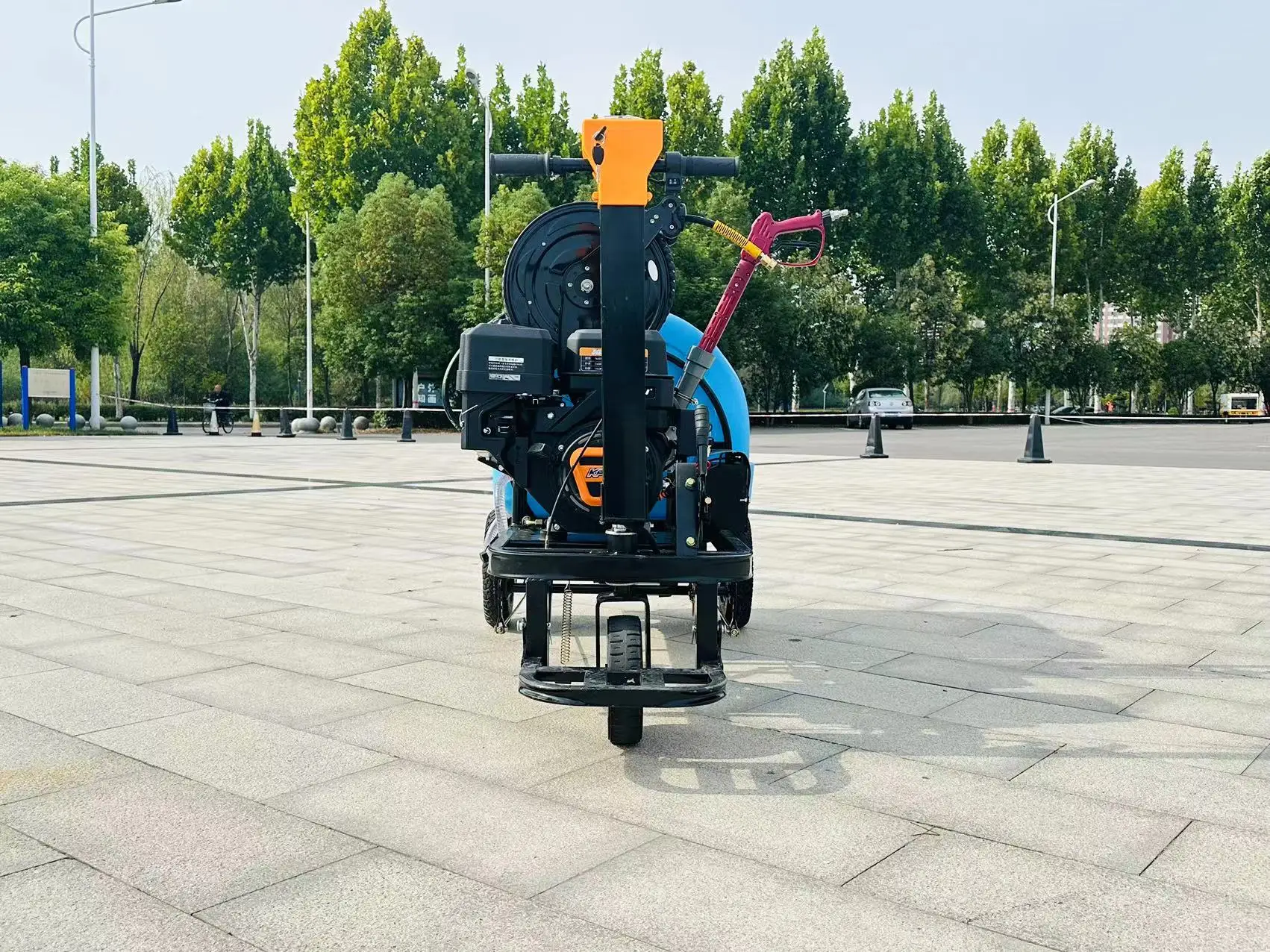 2025Veicolo compatto per la pulizia ad alta pressione e camion aspirapolvere a getto fognario