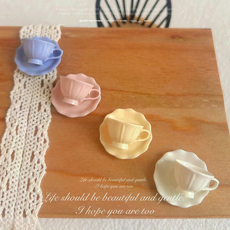 1 pz casa delle bambole francese retrò mini piede alto rilievo tazza di caffè con manico decorazione scena in miniatura tazze con stelo di fascia alta