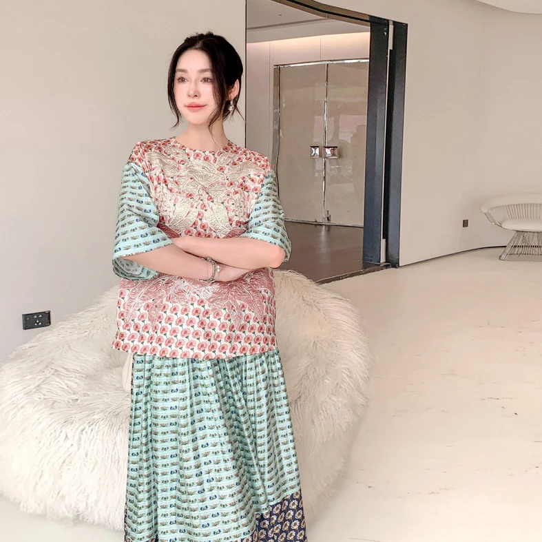 

Artistic Chinese Sle Embroidered Silk Chiffon Blouse with f Skirt Panel Design for Women Spring 2025 Seasonal Faion