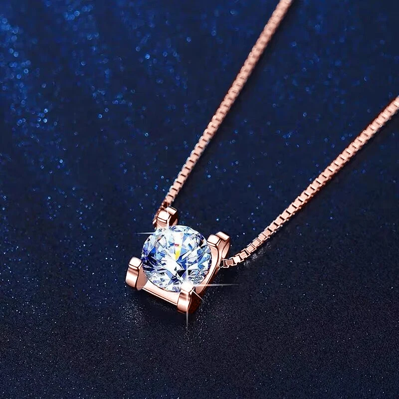 IOGOU Naszyjnik z moissanitem 0,5 ct o barwie D, pozłacany 18-karatowym różowym złotem dla kobiet, prawdziwy srebrny łańcuszek próby 925, elegancka biżuteria, prezent i certyfikat