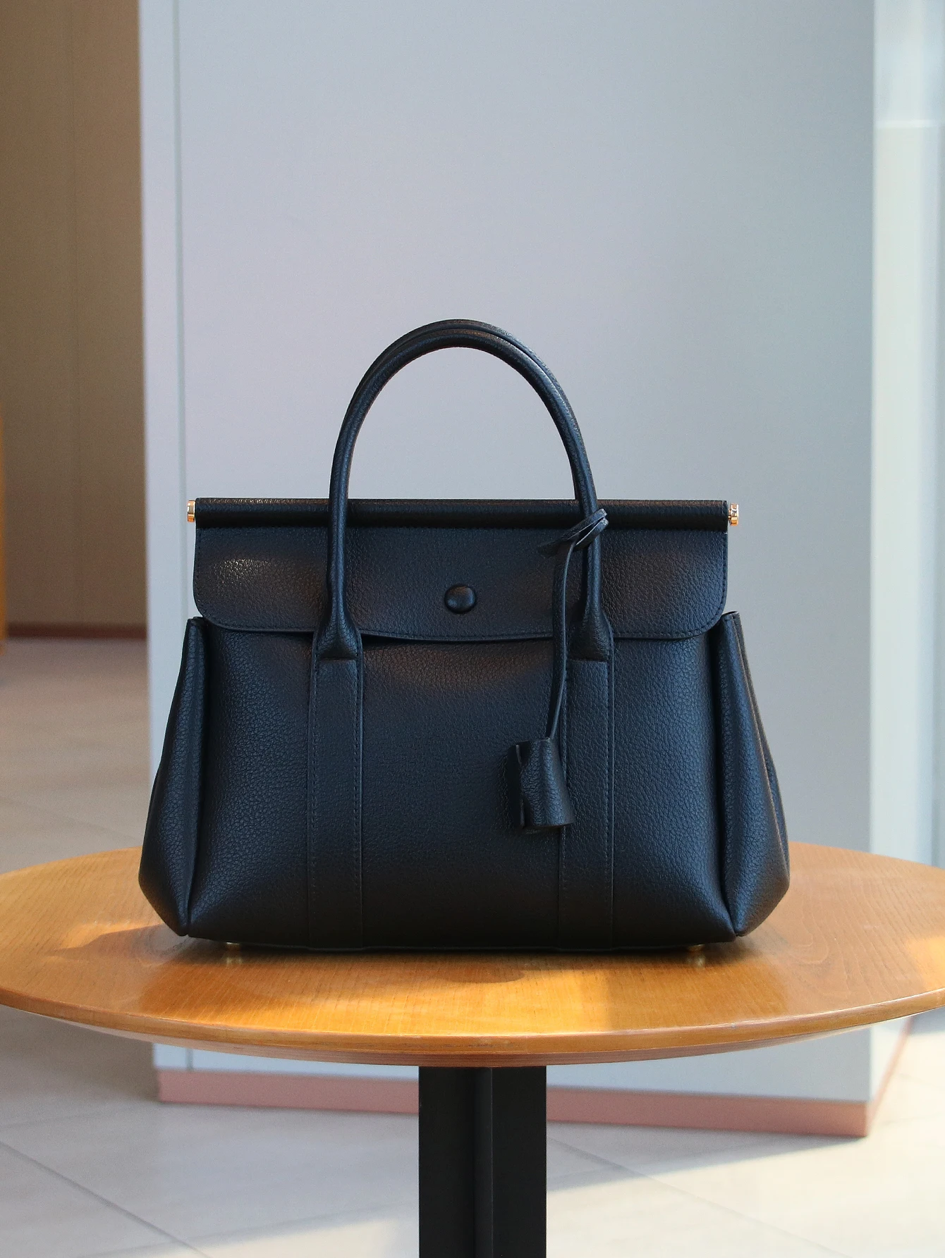 

Новая модная женская сумка 2026 года, винтажная сумка-мессенджер с клапаном, вместительная элегантная сумка-тоут цвета слоновой кости, высококачественная