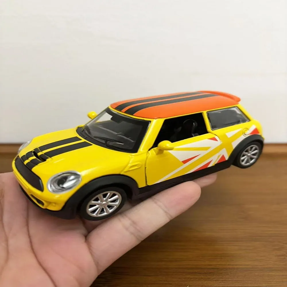 

Классическая окрашенная модель гоночного автомобиля из мини-сплава в масштабе 1:32, с открывающейся дверью для детской модели игрушечного автомобиля