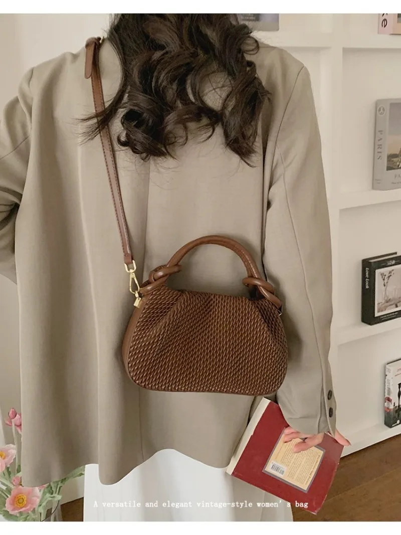 

Стильная женская сумка с плиссировкой и полосками – компактная квадратная сумка через плечо, идеально подходит для ежедневных поездок на работу, шопинга и свиданий.