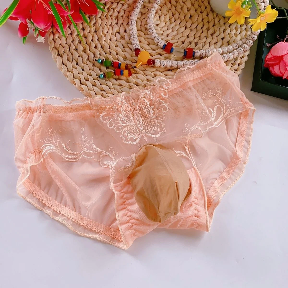 Slip en dentelle rose pour homme