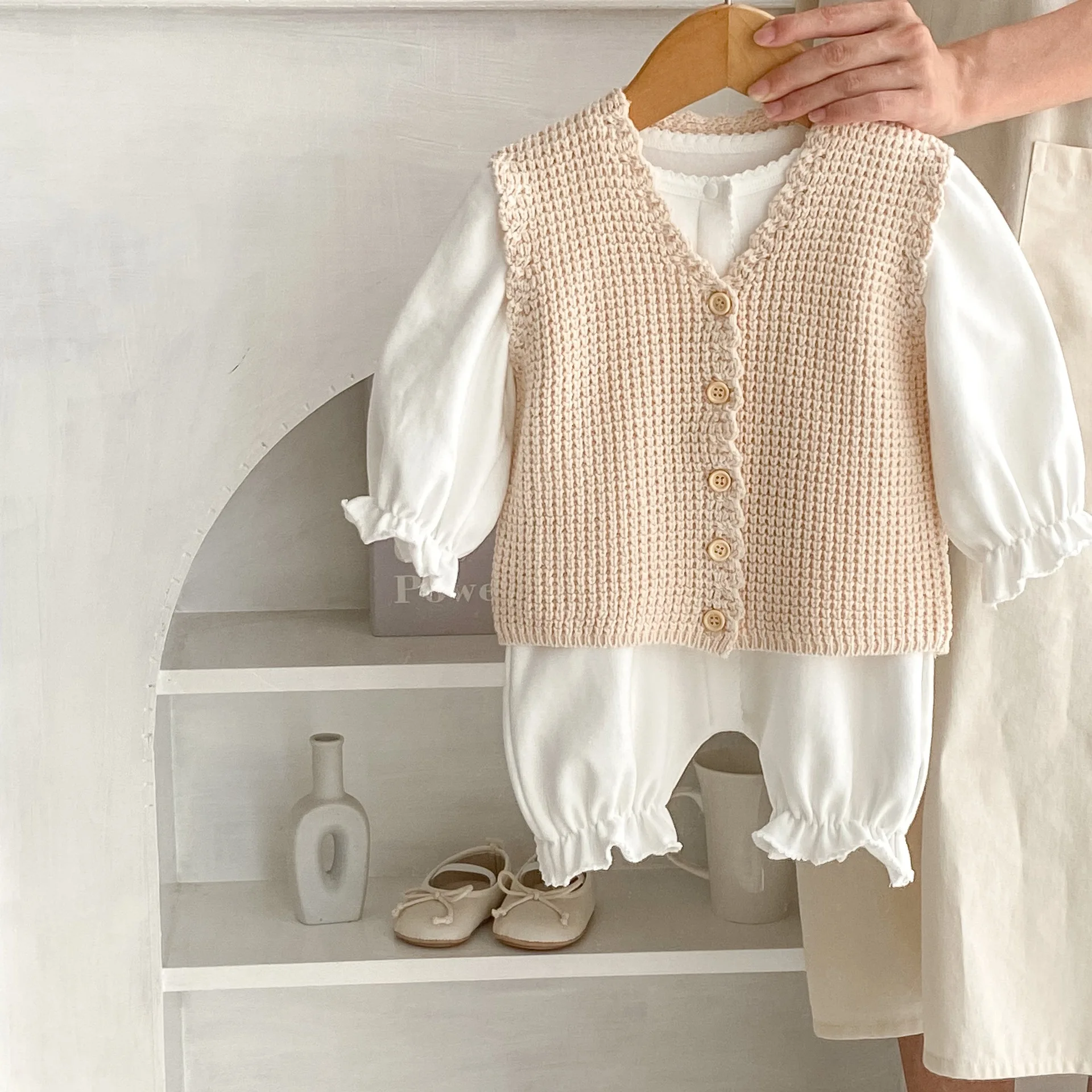 Newborn Baby Clothes Rompe 2023 Autumn One-piece Girls Puff Sleeve O-neck Classcal Solid Color All Match Simple Lace Cuff