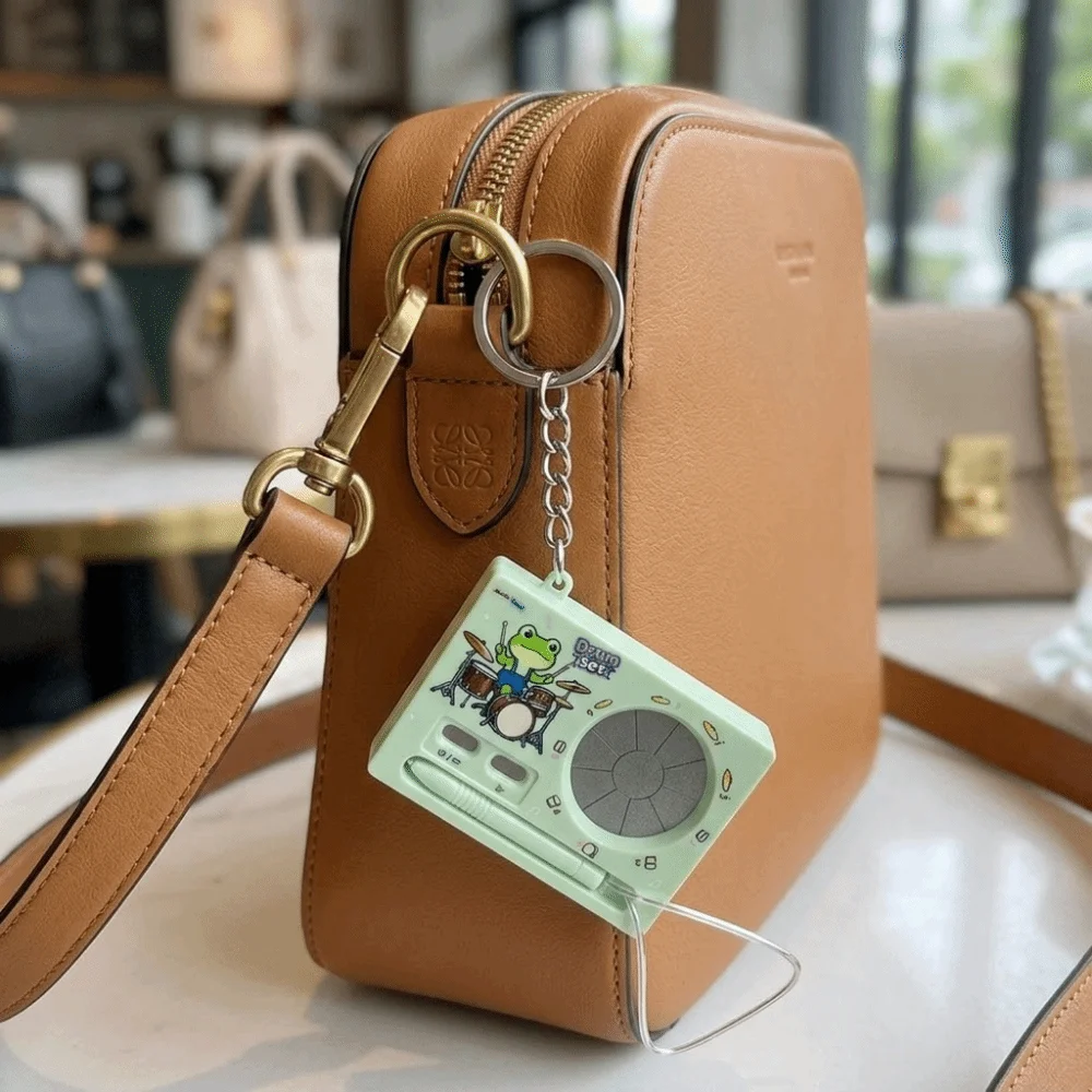 Compact Portable Size Music Instrument Keychain Smooth Sturdy Plastic Lightweight Electronic Piano Keychain Drop-Resistant