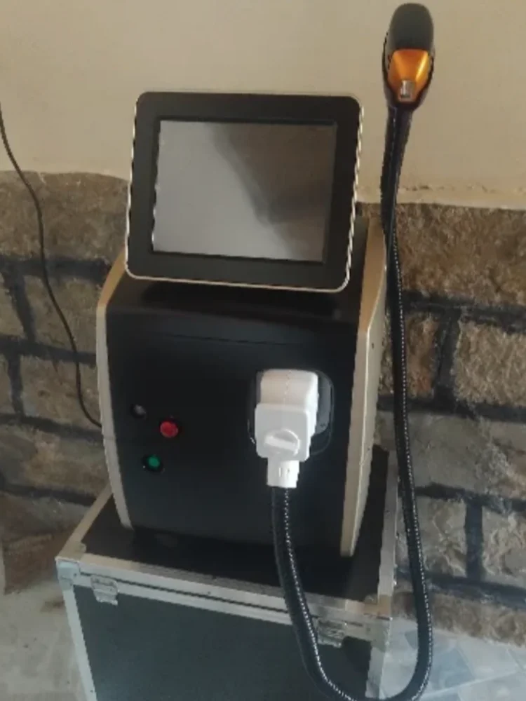 Máquina láser de diodo profesional, 4000W, Alexandrita, hielo, platino, 3 longitudes de onda, utensilio para eliminar el vello indoloro permanente, piel tierna