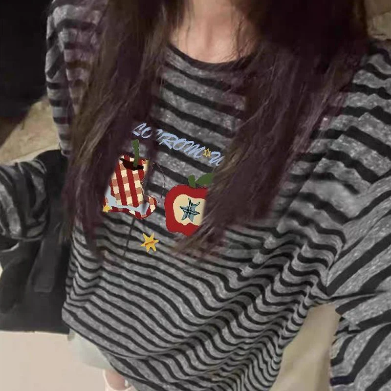 

Корейская повседневная полосатая женская футболка с длинным рукавом, осенняя модная уличная одежда с принтом Apple, женский топ большого размера в стиле Харадзюку Y2k