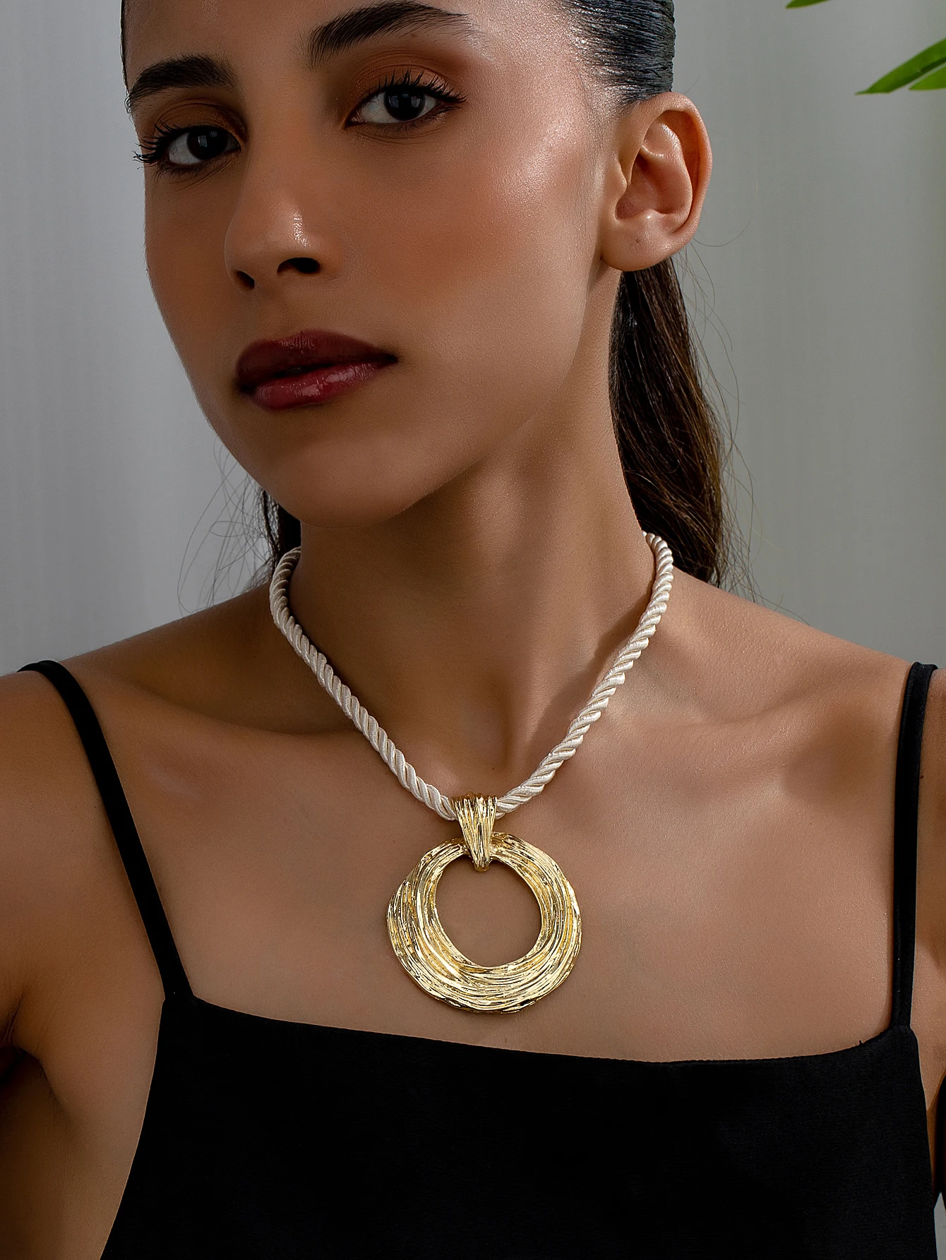 1 piece of geometric fashion elegant cross-border elegant pendant necklace