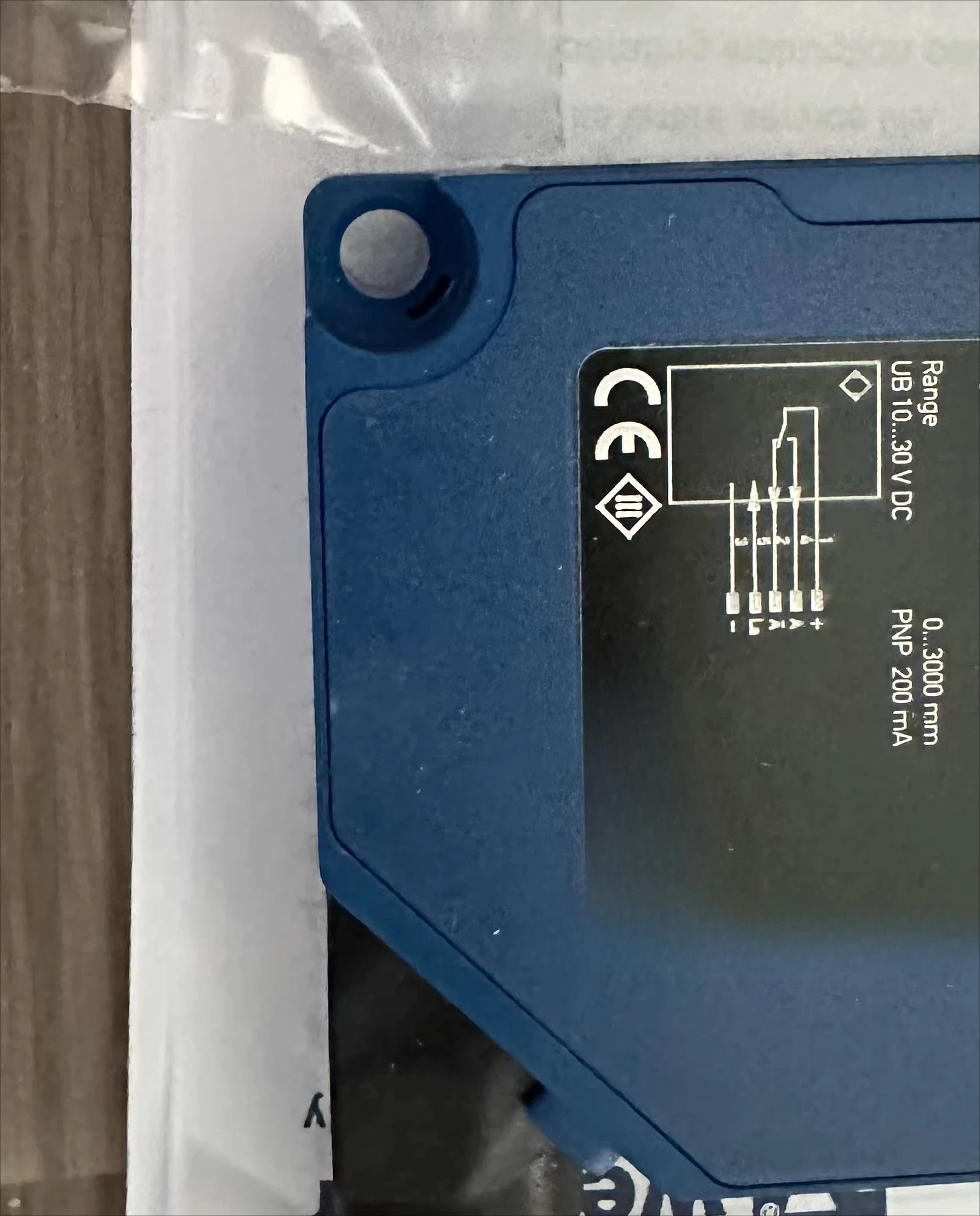 new 2026  diffuse reflection sensor OY2P303A0135 is original and genuine.