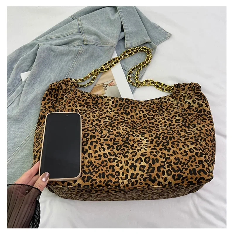 Borsa a tracolla in tessuto Oxford moda leopardo di grande capacità catena Hasp borsa Tote Casual 2024 borse di vendita calda per le donne Bolsa