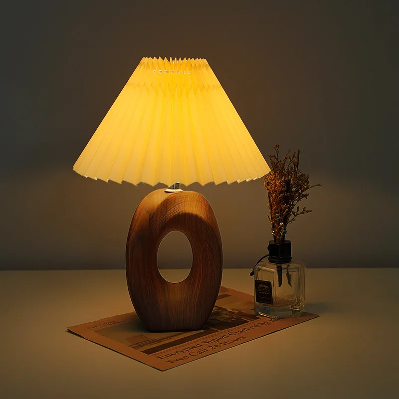 Nordic Pleated Retro Desk Lamp Ceramic Bedroom Study Bedside Lamp Advanced Atmosphere Decoration Ambient Light Desk Lamps