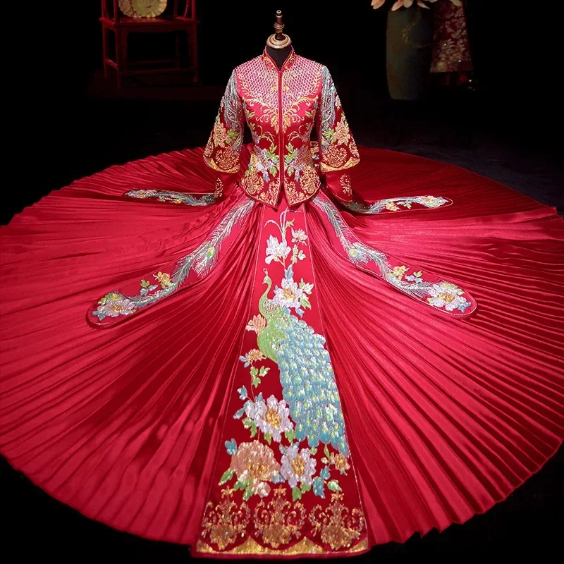 2024 High Quaity Cheongsam Traditional Chinese Peacock Embroidery Wedding Dress Bride Dragon Phoenix Gown Banquet Evening Dress