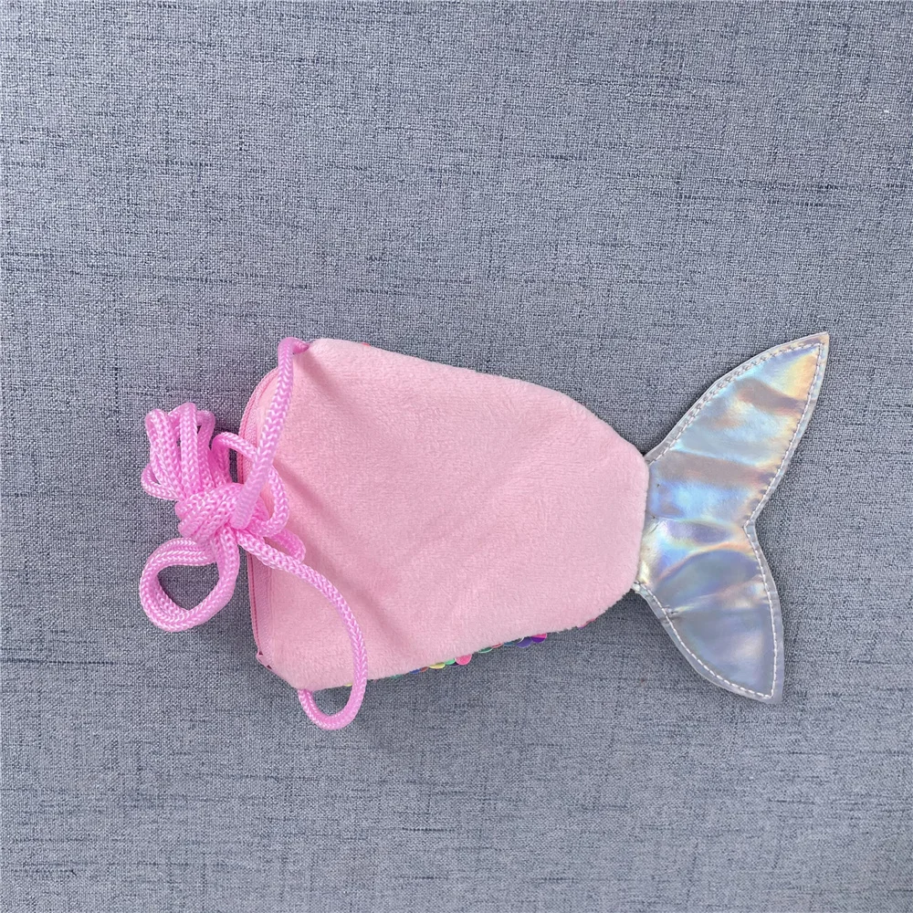 Kislányoknak való 14x10 cm-es hal formájú kis táska