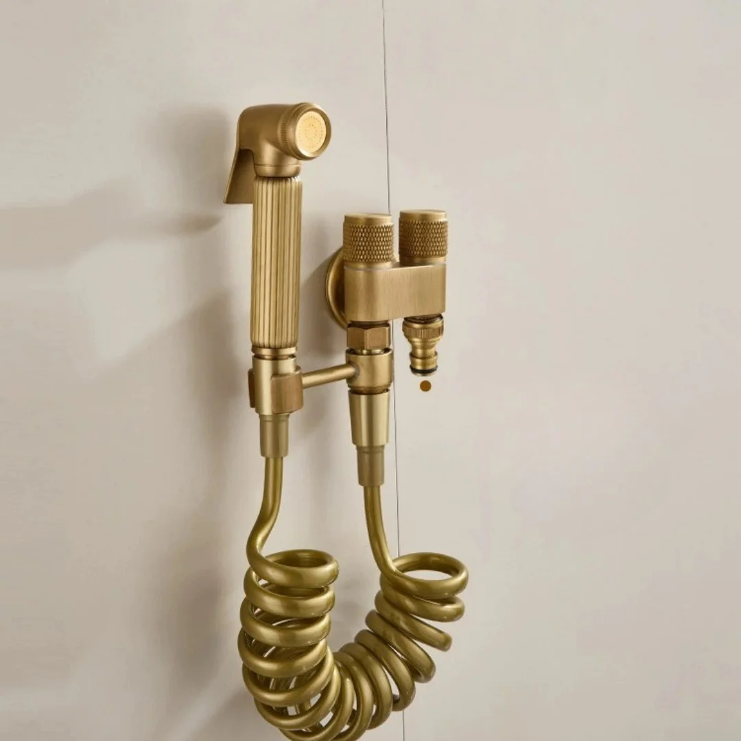 Antique Bronze Toilet Bidet Faucet Cold Water Brass Toilet Sprayer Kit Brass Hand-Held Toilet Faucet Sprayer Shower Head Carved