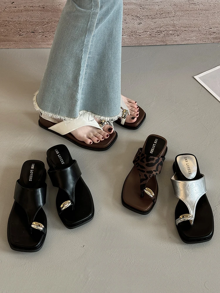 

Тапочки, женская уличная одежда, новинка 2025, летние сандалии на танкетке с застежкой «елочка», увеличивающие рост