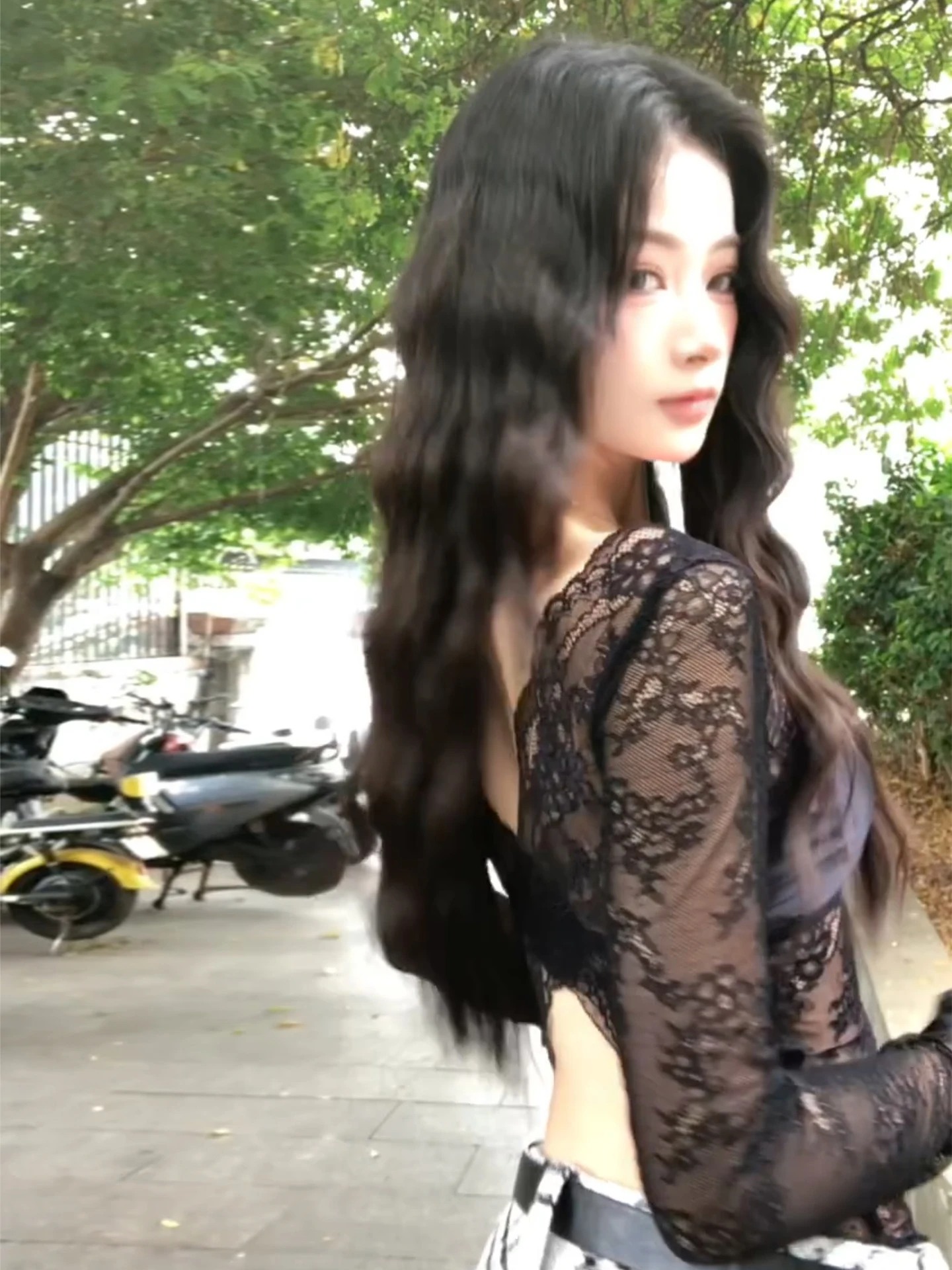 

Sexy Short Lace Base Shirt Women's Black Backless Long Sleeve Pure Desire Slim Fit Inner Wear Top V-neck Daily Casual Polyest...