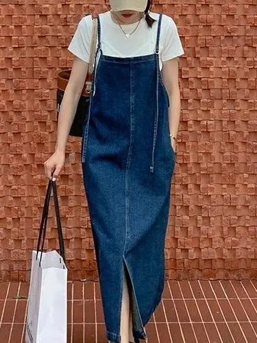 夏の新作 レディース ゆったりデニムワンピース 細ストラップ ロングスカート カジュアルスタイル Aライン ミディ丈ワンピース 若見え サイドスリット カジュアルウェア
