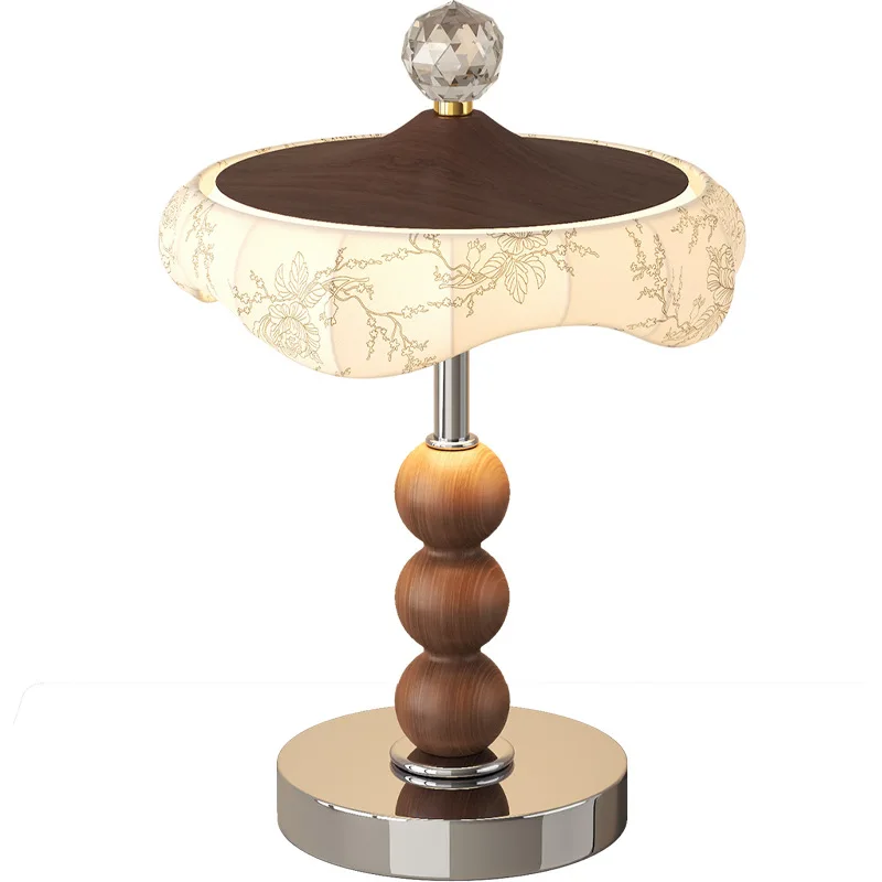 

Medieval style table lamp Bedroom bedside French retro fabric night lamp Desk Book room atmosphere Small table lamp