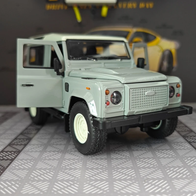 

1:24 Simulated Land Rover Defender alloy off-road vehicle model, steering shock absorber car model, doors can be opened