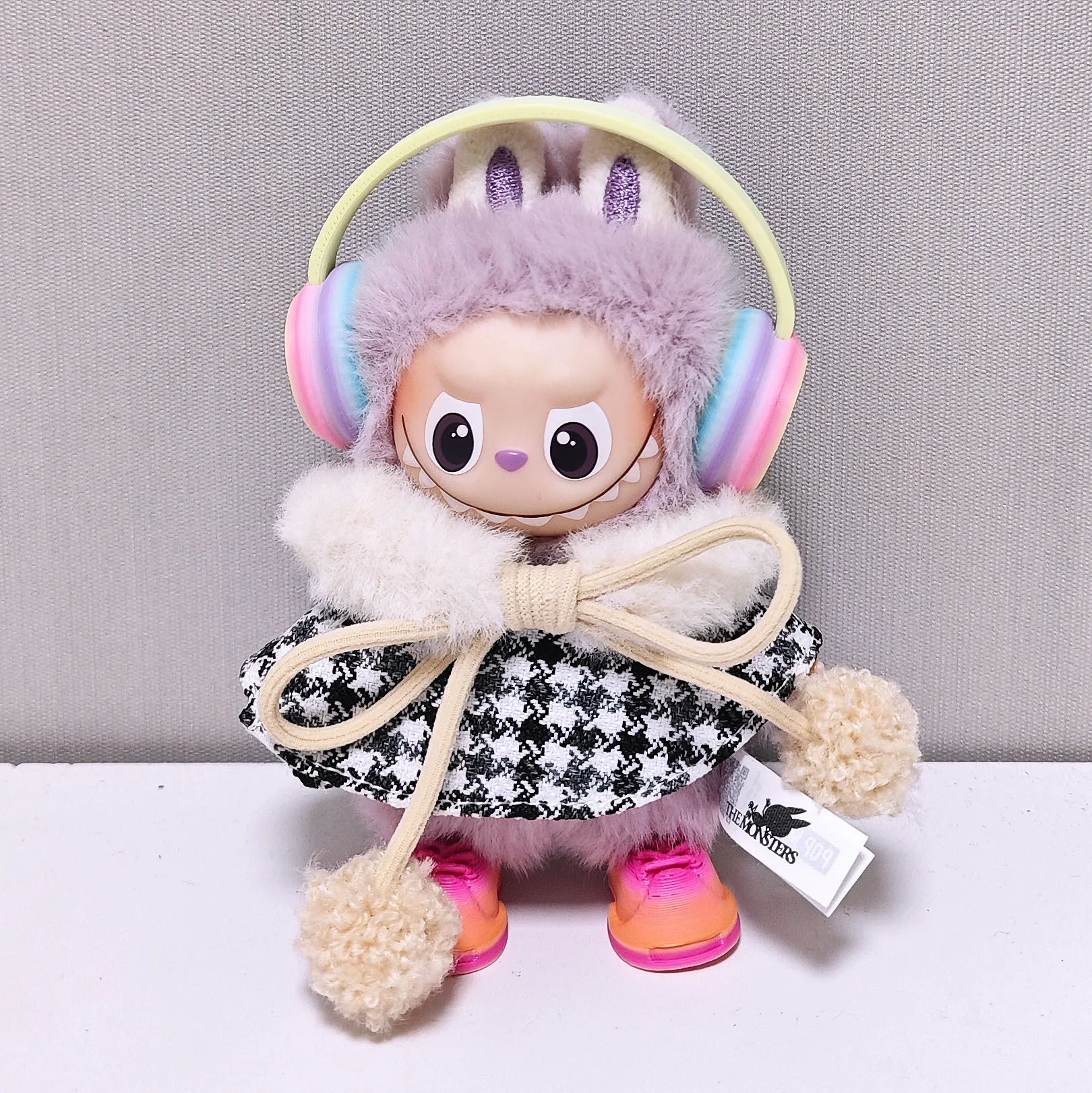 

Полный наряд серии Labubu Heart Code 4-го поколения для куклы 10 см, с накидкой, наушниками, шарфом, обувью, сменной коллекцией костюмов