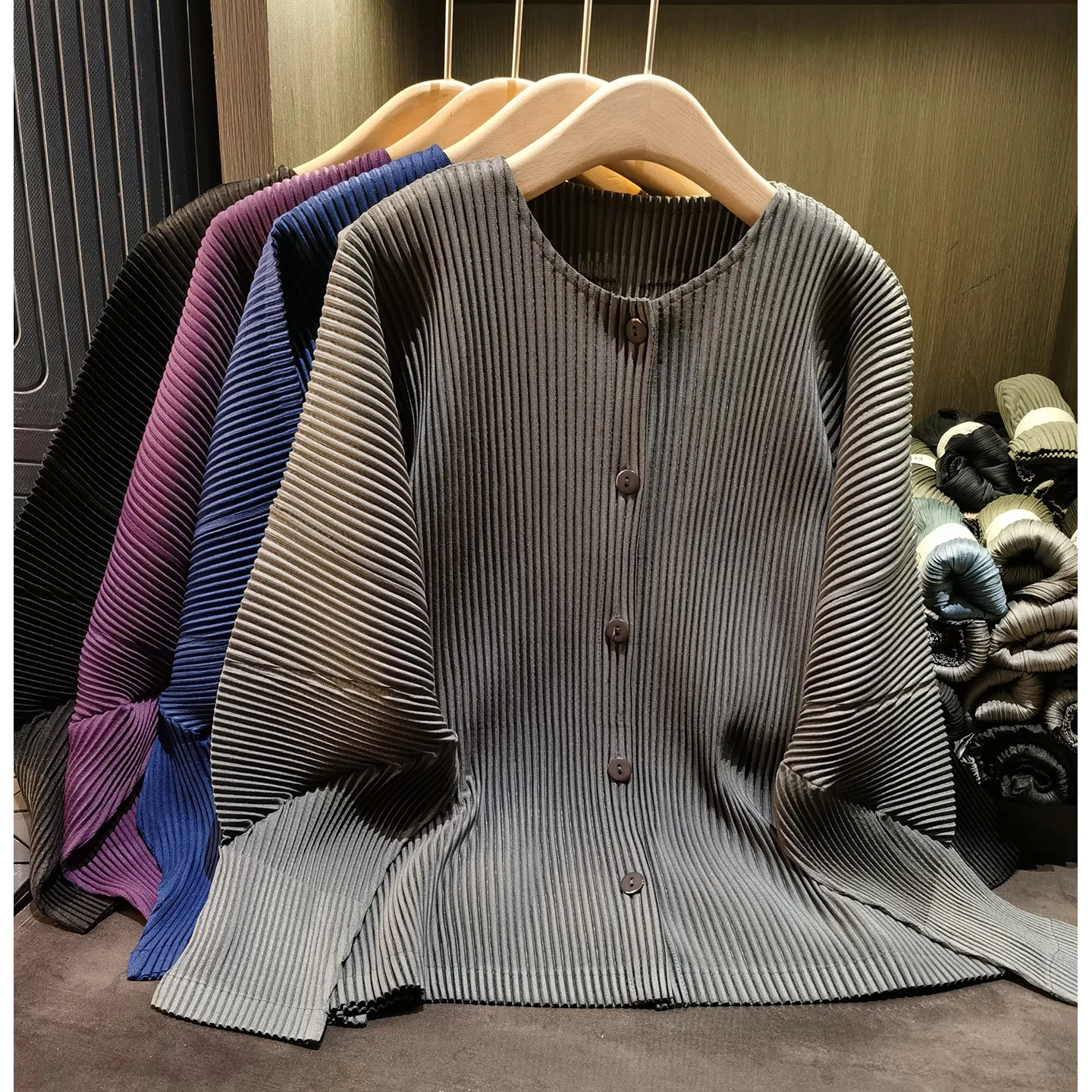 

Miyake Pleated Spring New 2026 Solid Color Round Neck Cardigan Short Jacket Long Sleeve Pleated Fashion Peplum Pleated Top