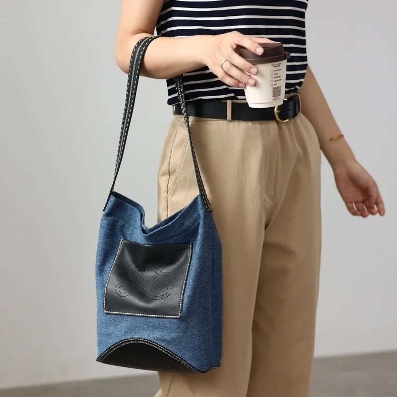 Soft Denim Fabric Matching Genuine Leather Zipper Tote For Women Luxury Comfortable And Practical Shoulder Bags