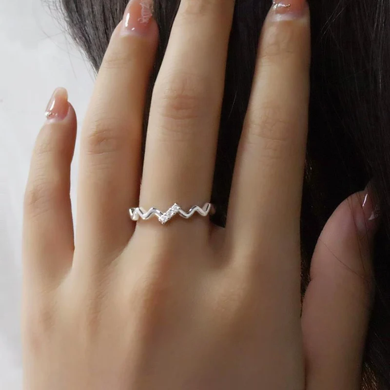 Simple Wave Ring Niche INS Style Light Luxury Index Finger Jewelry For Girl 2025 High-end Inlay Zircon Geometric Lines Tail Ring