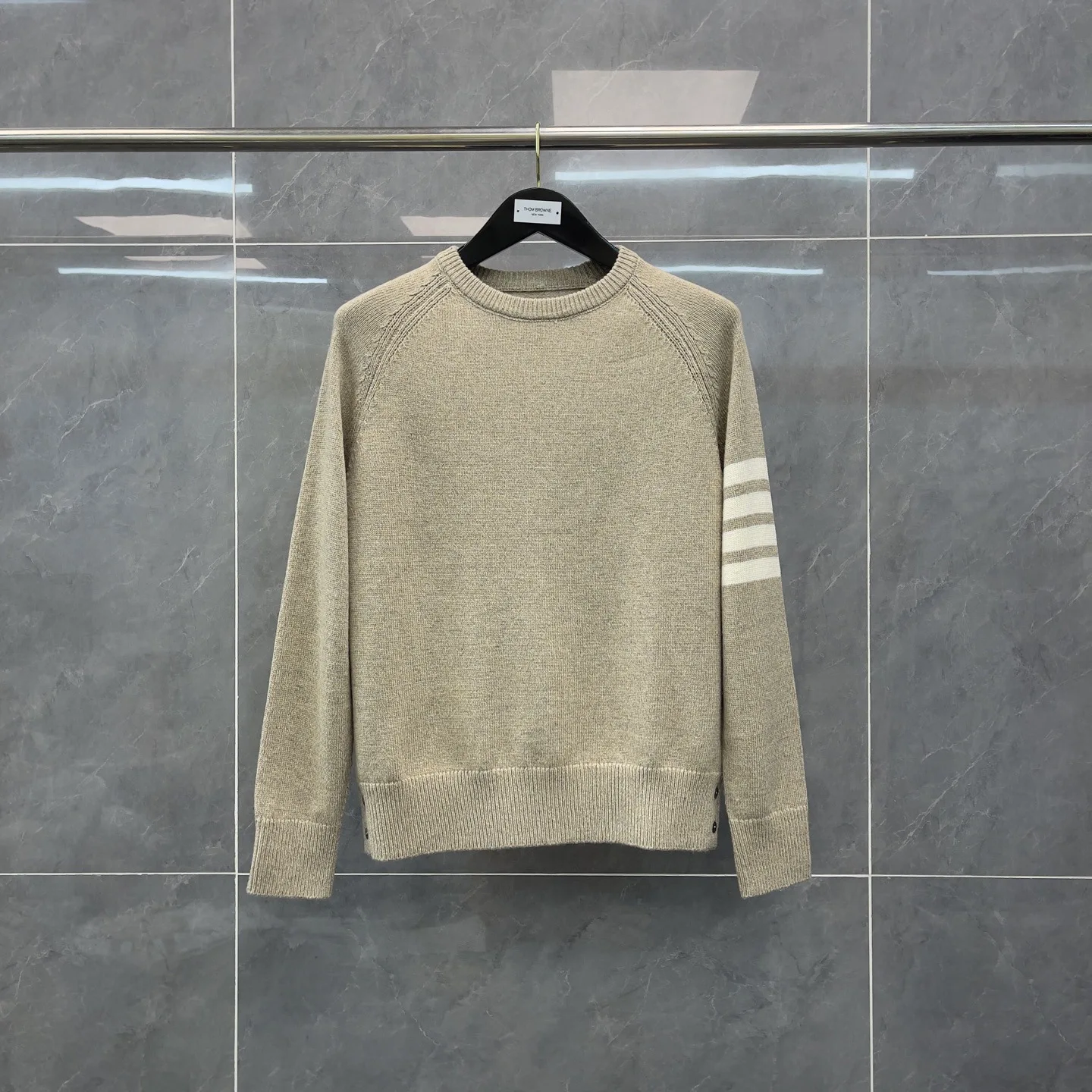 

Мужской вязаный шерстяной свитер-пуловер с круглым вырезом, высококачественный, осенний, новый, цвет хаки, в полоску с четырьмя полосками, повседневный стиль