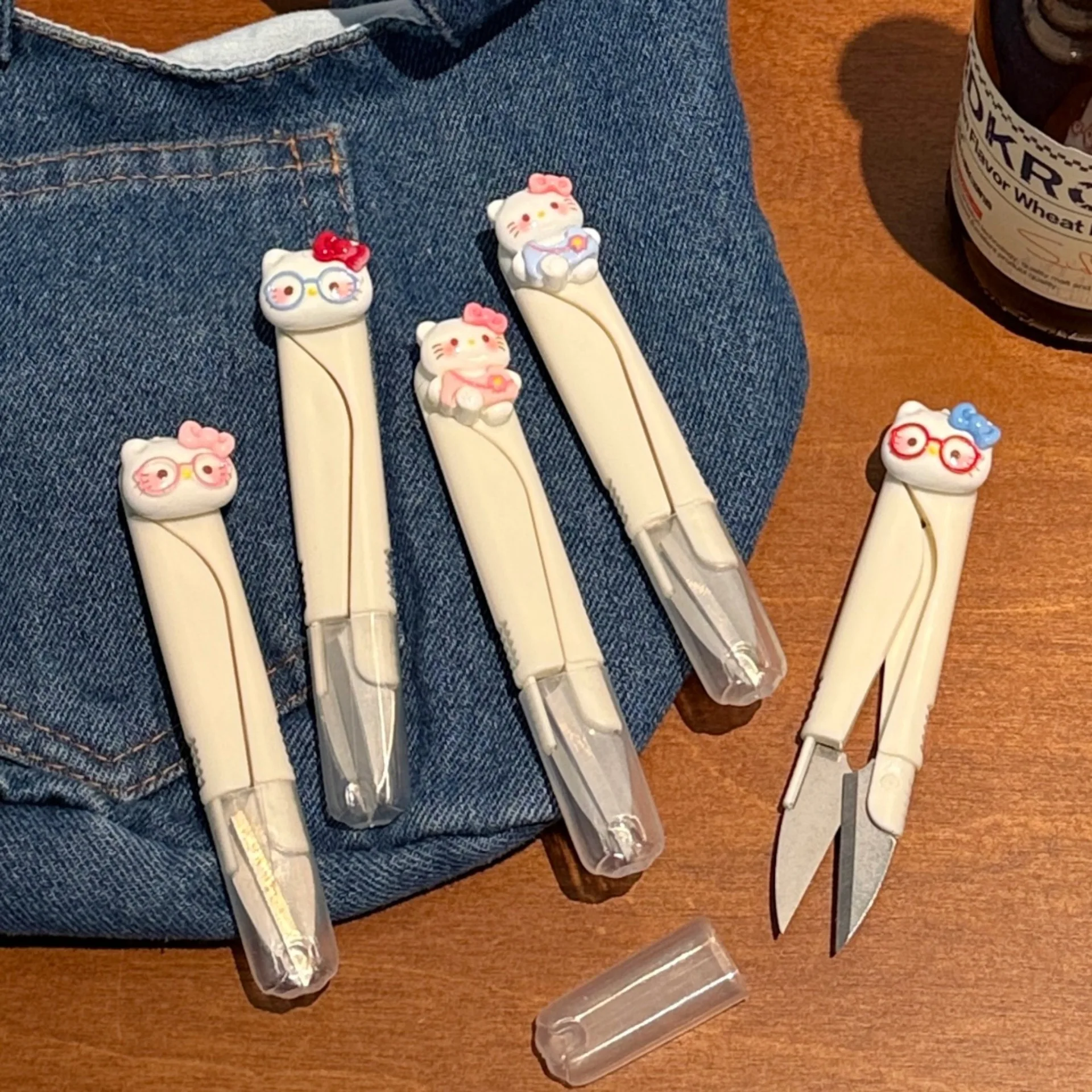 

Hello Kitty Cat Cute Cat U-Shaped Round Head Spring Sewing Scissors Mini Portable Stainless Steel Thread Trimmer Safe Safety