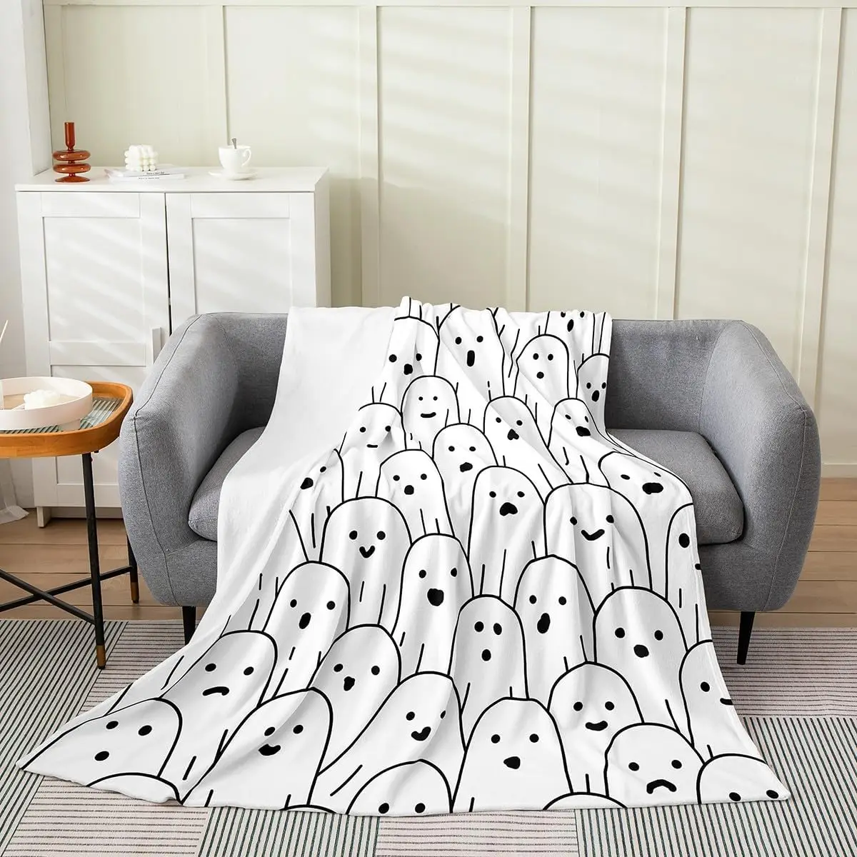 Simple Line Cartoon Ghost Multiple Expressions Seamless Print White Base Flannel Throw Blanket, Soft Warm Sofa Cover, Halloween