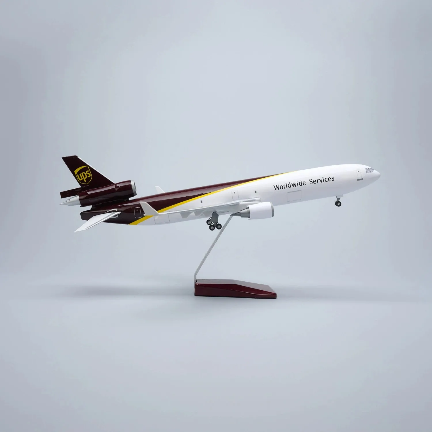 47CM Scale Airplanes 1/130 Air UPS Airlines MD-11 Resin Diecast Plane Model Aircraft Plastic Model With Wheels Landing Gears Col