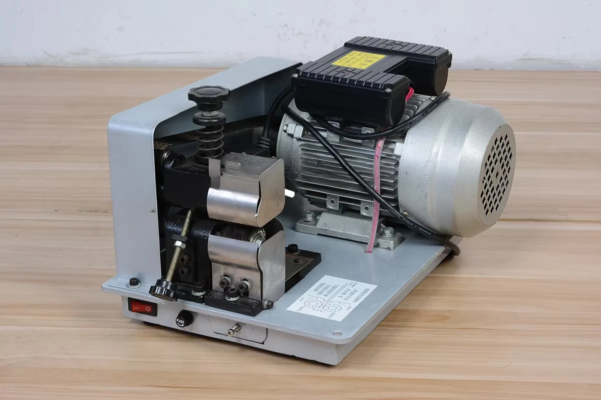 XC-680B Wire Insulation Remover for Round Wire and Rectangular Line