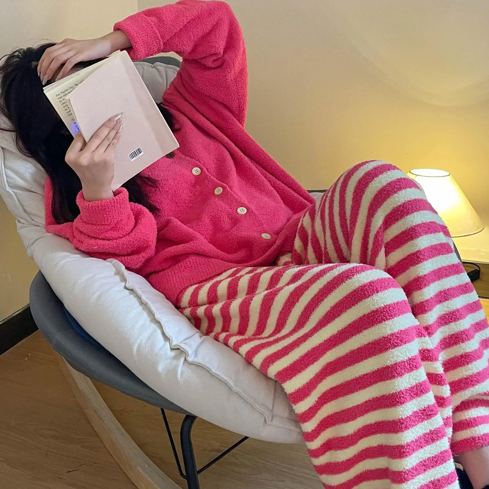 

Женский пижамный комплект в полоску розового цвета, зима 2026, плотная теплая одежда для сна из кораллового флиса, мягкая плюшевая домашняя одежда, уютная домашняя одежда, ночное белье