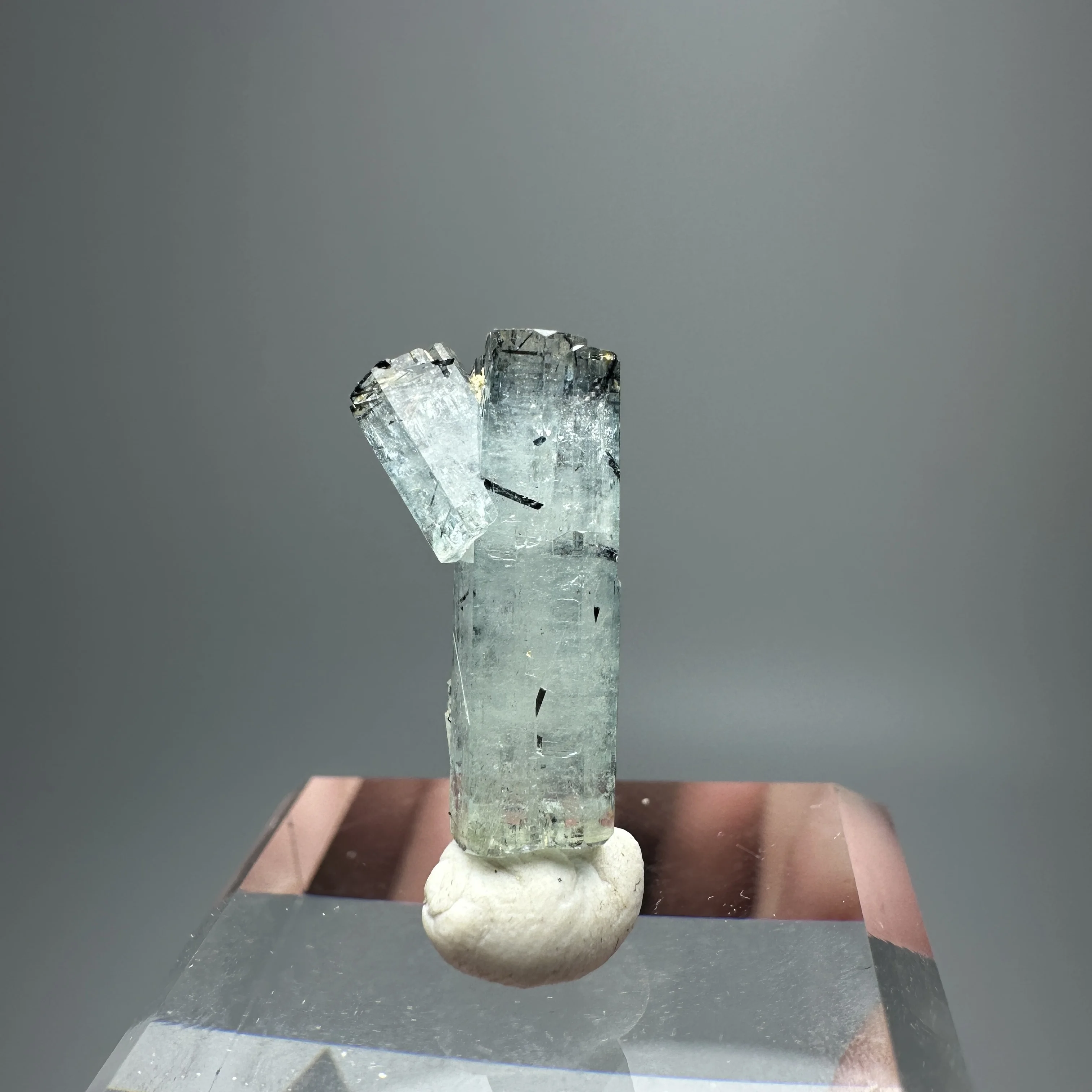 Natural Namibian Aquamarine Gemstone Stone Coexisting Mineral Raw Stone Crystal Specimen Home Collection Decorative Item Healing