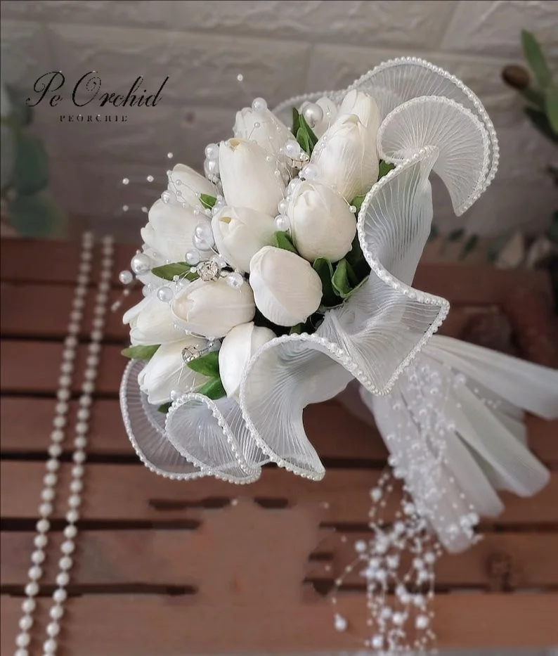 White Pearl Wedding Bouquet Bling Romantic Buque De Noiva Artificial Beaded Bridal Flower Crystal Tulip Bouquet