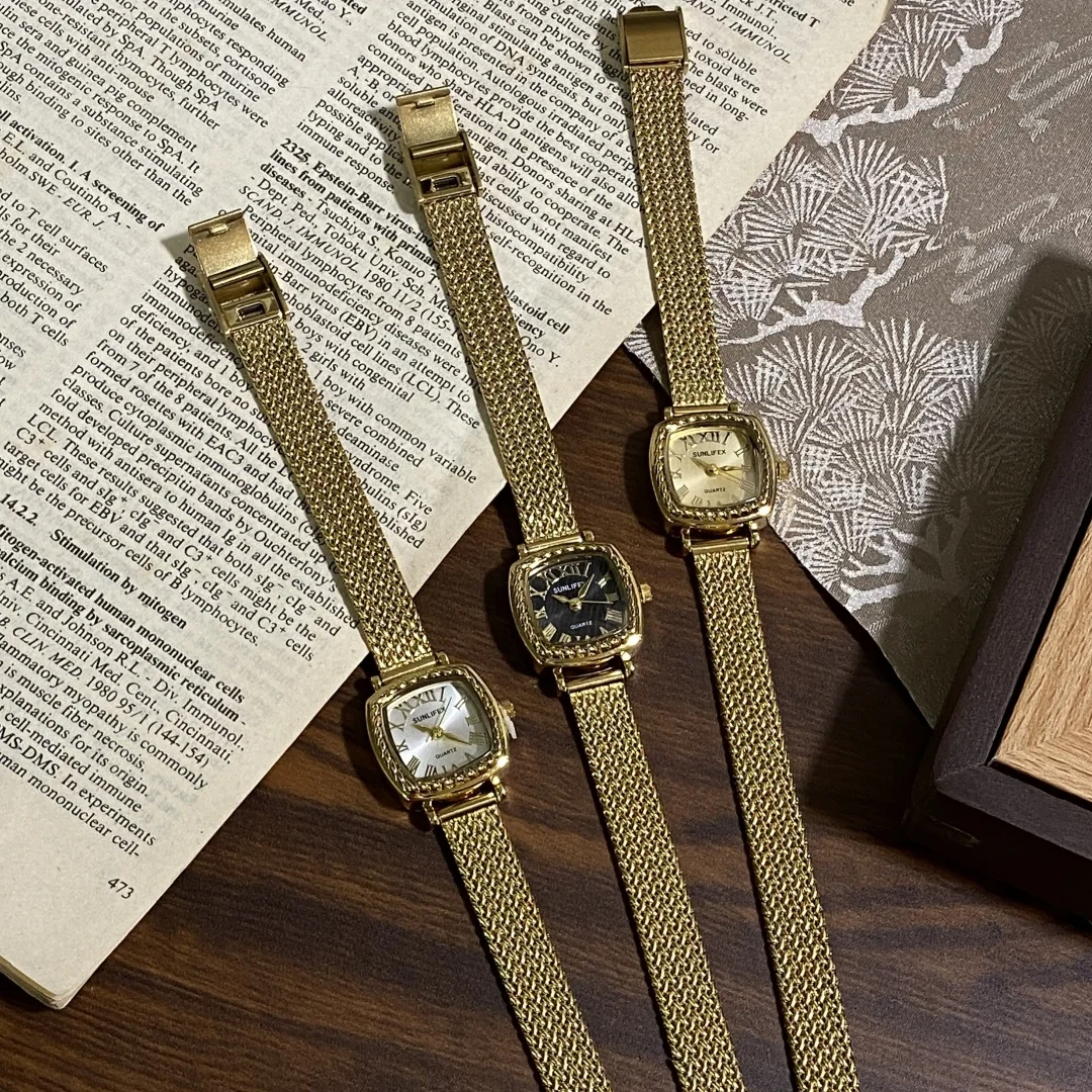 ساعة SUNLIFEX ريترو ذهبية للسيدات ساعات كوارتز فاخرة للنساء بسيطة صغيرة مربعة الشكل بحزام من الفولاذ المقاوم للصدأ