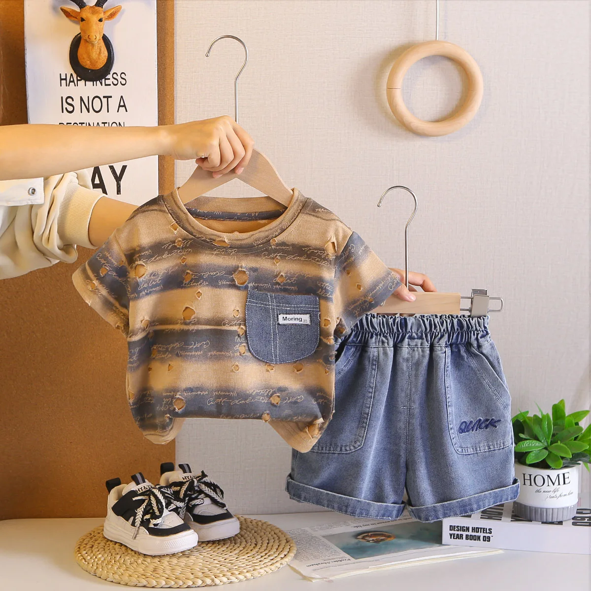 Toddler Boys Suit 2026 New Baby Boy Summer Clothes Leisure Letter Wavy Short Sleeve T-shirts and Shorts Two Piece Children's Set