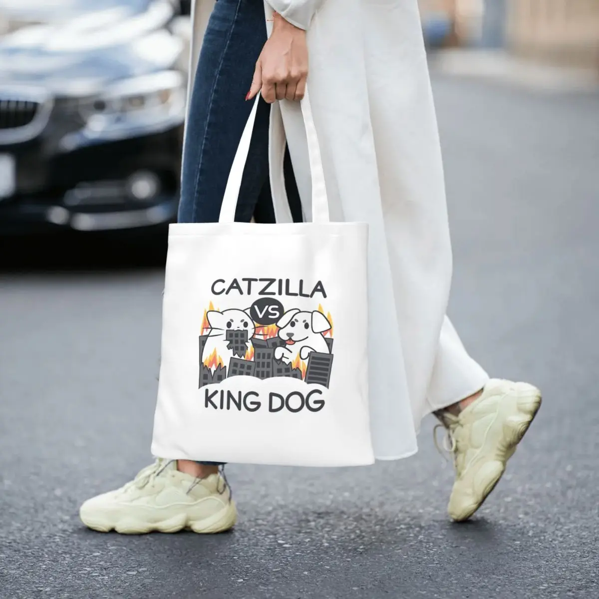 حقيبة حمل قماشية لطيفة على شكل قطة من Catzilla Vs King Dog حقيبة بقالة عصرية ذات سعة كبيرة لحقائب الطلاب للجنسين
