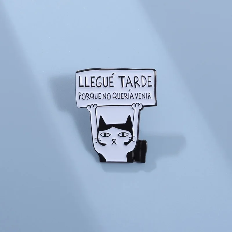 Funny Llegue Tarde Porque No Queria Venir Enamel Pin Funny Spanish Cat Brooch Lapel Metal Badge Cartoon Decoration Jewelry Gifts