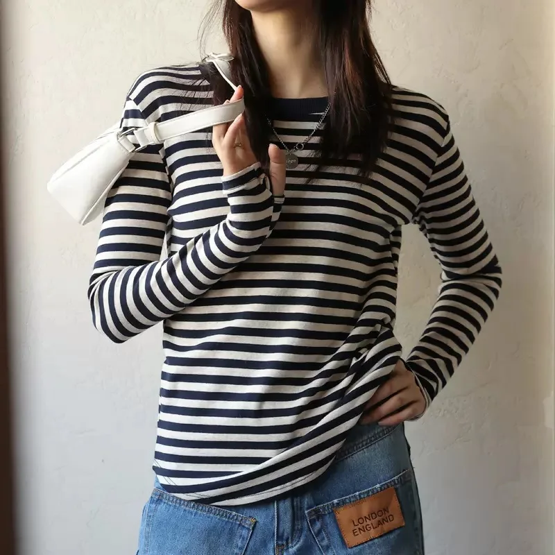 Camiseta feminina de manga cheia com gola redonda listrada, camisa de assentamento feminina, tops casuais versáteis, primavera, outono