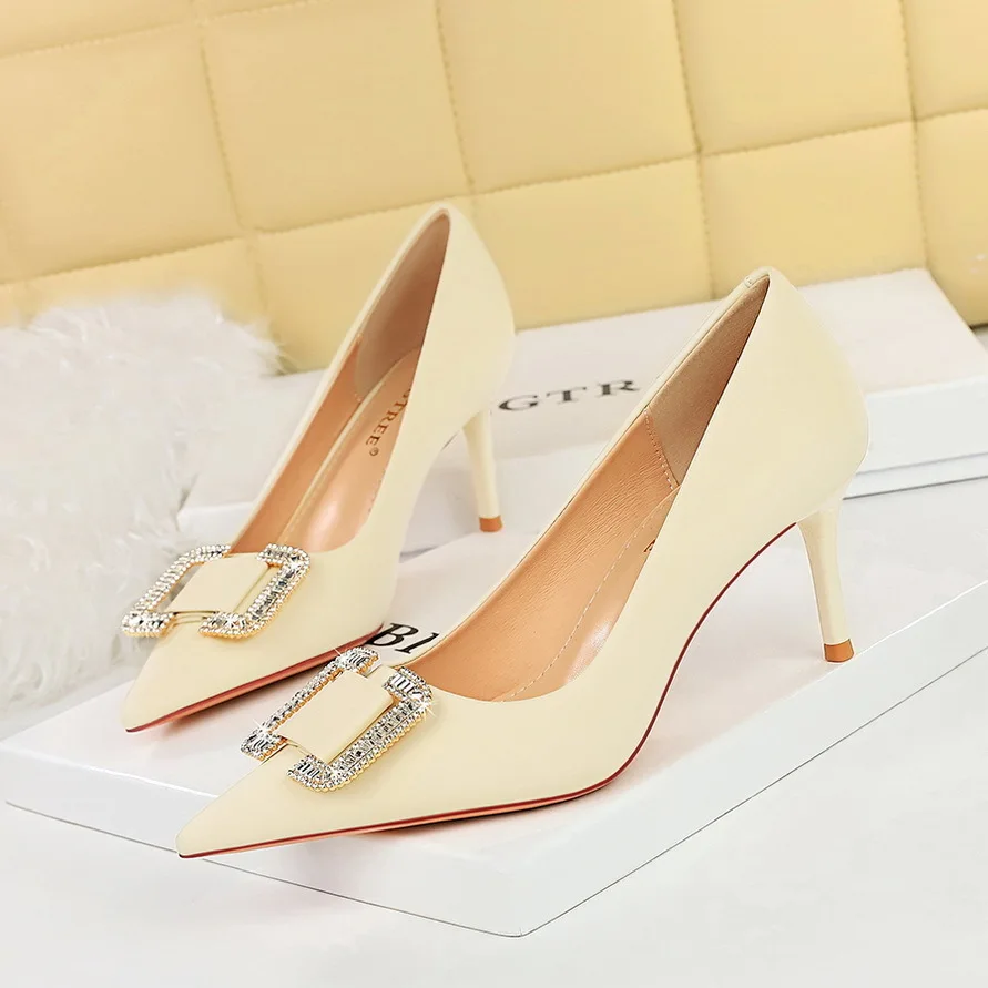 

Fashion Banquet Women's Ladies With Heels Shallow Mouth Sharp Point Water Diamond Button Single Shoes Wedding Shoes Women Pumps